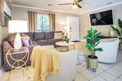 Image de Soothing Savannah Townhome with Patio!