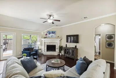 Image de Tch - Cozy 3bd/2ba home in Rockwall with Workspace