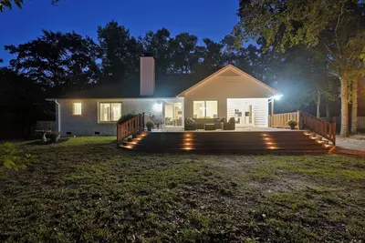 Middle Sound Hideaway- Dog Friendly, 5 Miles to Beach, 4Bd\/2bBa