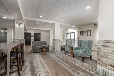 Image de Tranquil Dbl Studio w Pool at Oak Ridge