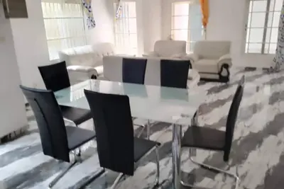 Image de Beautiful 3 bedroom home minutes from the ocean