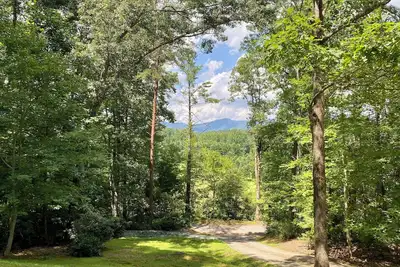 Image de Mountainview Escape - Dog-Friendly/Screened Porch/3 Bed/2. 5 Bath!