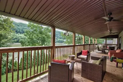 Image de Riverfront Retreat For Kayaking, Fishing and Hot Tub