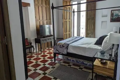 Image de Walled City 2-bedroom, 2-bath Condo with Patio