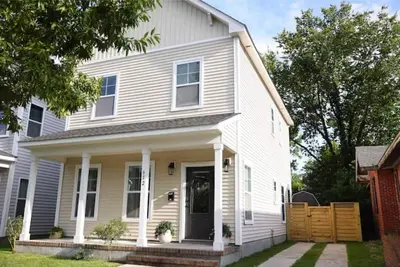 Cozy 2-Story House in Historic Downtown Wilmington. Walk to weddings & concerts!