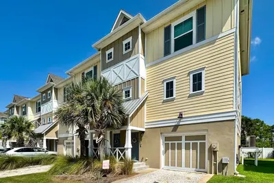 Image de Dog-friendly townhouse with private beach, hot tub, pool, tennis, golf, gym, Ac