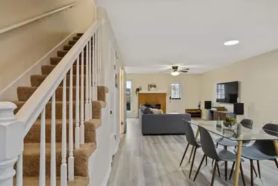 Image de Quiet, Private Condo -Walk to Uab and Fine Dining! \n