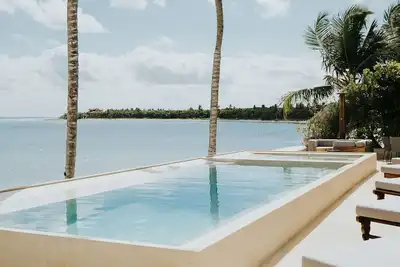 Image de Villa Amaite - 8br beachfront property with ocean front pool, Soliman Bay