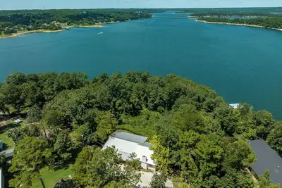 Image de Relax Deer! Is the perfect place to unwind while enjoying views of Beaver Lake!