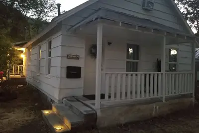 Image de Hot Tub, Ski Shack, Willamette Pass's closest house on the Oakridge/Eugene side