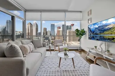 Image de King Bed | Dt Views | Ug Park | Walk to Saddledome