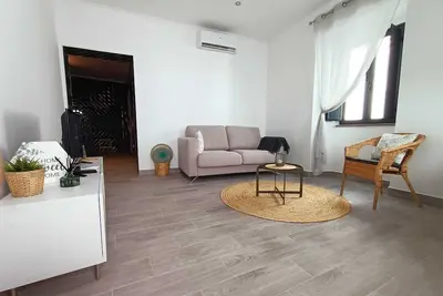 Image de Casa situada na antiga R. Nova de Levante. Zona típica da cidade cubista.