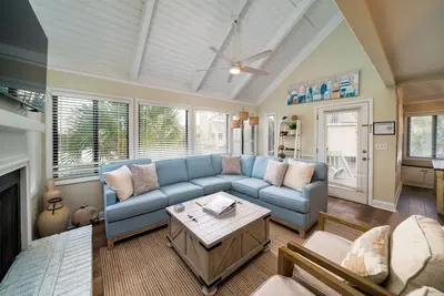 Image de Sealoft! Beautiful Lagoon/Golf Views! Close to Beach/Pools! Amenity access included!
