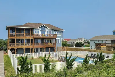 Image de Seaducktion - Spacious, oceanfront home with panoramic views and Private Pool!