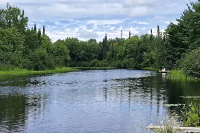 Image de Tranquil, airy cottage just steps from the river with miles of boating fun!