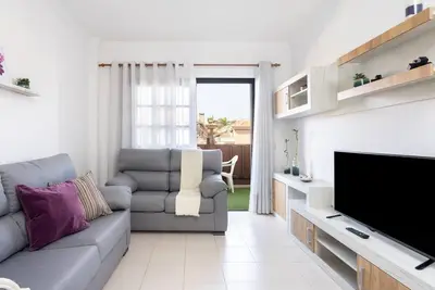 Agradable piso con piscina & playa, terraza y Wifi