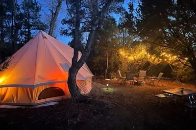 Image de Glamping yurt/tent, Fire Pit+Grill+Hammock+more, Great Sand Dunes