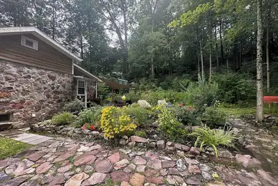 Image de Getaway on famous Spring Creek, minutes from Beaver Stadium and State College.