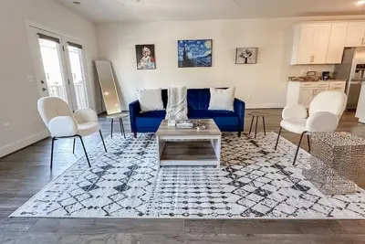 Image de Spacious Luxury at One Loudoun