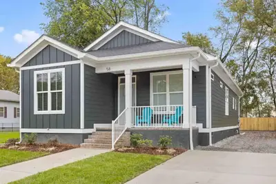 Image de Heart of Downtown Chattanooga | Sleeps 8 | Pool Table