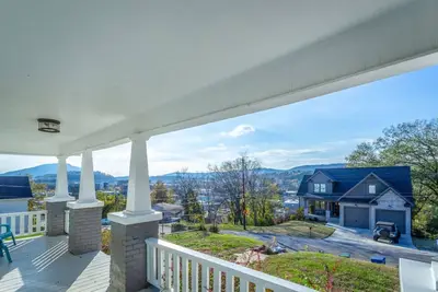 Image de Views/Downtown/Extremely nice neighborhood