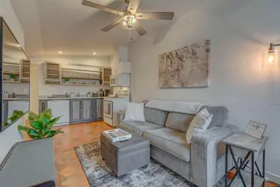 Image de Southwest 2br Casita • Dog Park • Gated Parking / #1