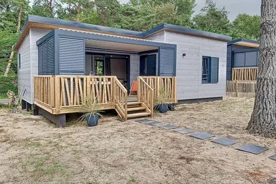 Image de Chalet à Jullouville - 6 couchages, piscine chauffée, proche plage et commerces