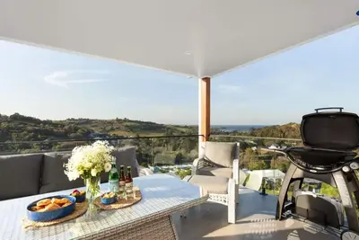 Image de Hilltop Haven – breathtaking ocean and mountain panoramas