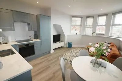 Image de Sea View 2-Bed Family Apt w/ Free Gym & Parking