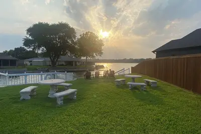 Image de Lake Front Retreat, Stunning Sunsets, Fishing, Relaxing! !