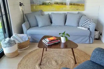 Image de Bayfront Cottage located on The Bay Of Quinte in Prince Edward County