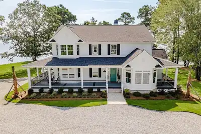 Image de Family Ties Lakefront Estate