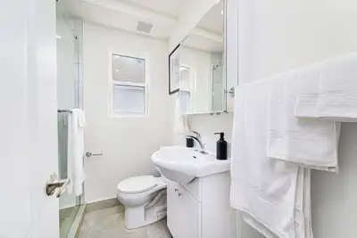 Image de Fully renovated house in Toronto\n