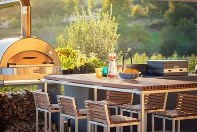 Image de Luxury designer Villa with infinity pool, tennis court, fitness & spa.