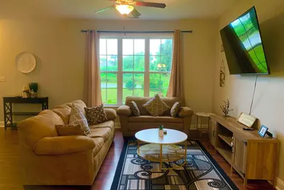 Image de Spacious oasis 10 min to Topsail beach, 10 mins to Camp Lejeune- Pet friendly