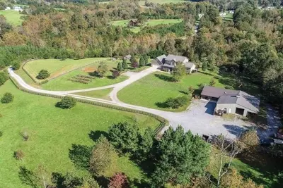 Image de Cozy cottage just on the outskirts of Lynchburg!