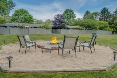 Image de Clean, near Beach, walk to town, pets ok, firepit