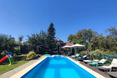 Image de Appartement de vacances avec piscine et aire de jeux