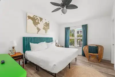 Image de Tropical Oasis~5 min walk to Beach~Self Check-in