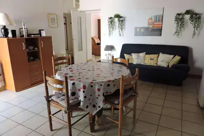 Image de Maison à  5 minutes de la mer et sa plage dans un ancien village à Brem sur mer