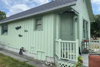 Image de LoveJoy Cottage in quaint historic Coupeville. views of Penn Cove - Pet friendly