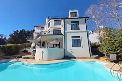 Image de Beautiful Lake Escape! Heated Private Pool and Fun on the Lake! Book Now!