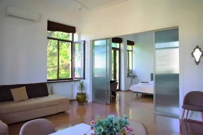 Image de 26 May Square, Building of Academicians