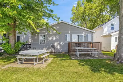 Image de Lakeside Escape with Fire Pit & Dock/Boat Rentals