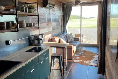 Image de Modern Country Container Home - Great Location