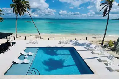 Image de Kpow on the Beach - Brand New 5 bedroom Luxury Beachfront House!