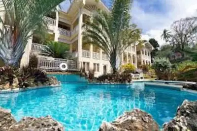 Image de Dreamy Beachfront Condo In Quiet Compound
