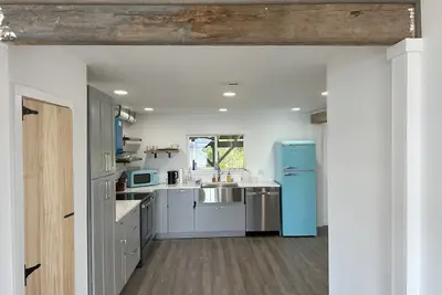 Image de Maison Moderne : Plage Privée et Vue sur le Détroit de Juan de Fuca