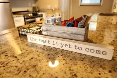 Image de Stylish! 3 bedroom duplex -minutes from the beach