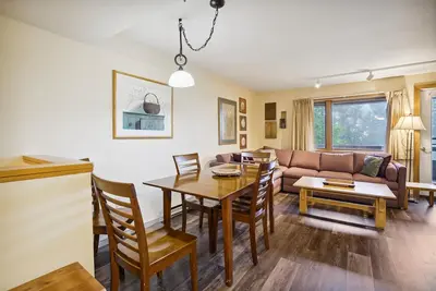 Image de Experience mountain views at Highridge A9, a cozy 2-bedroom retreat